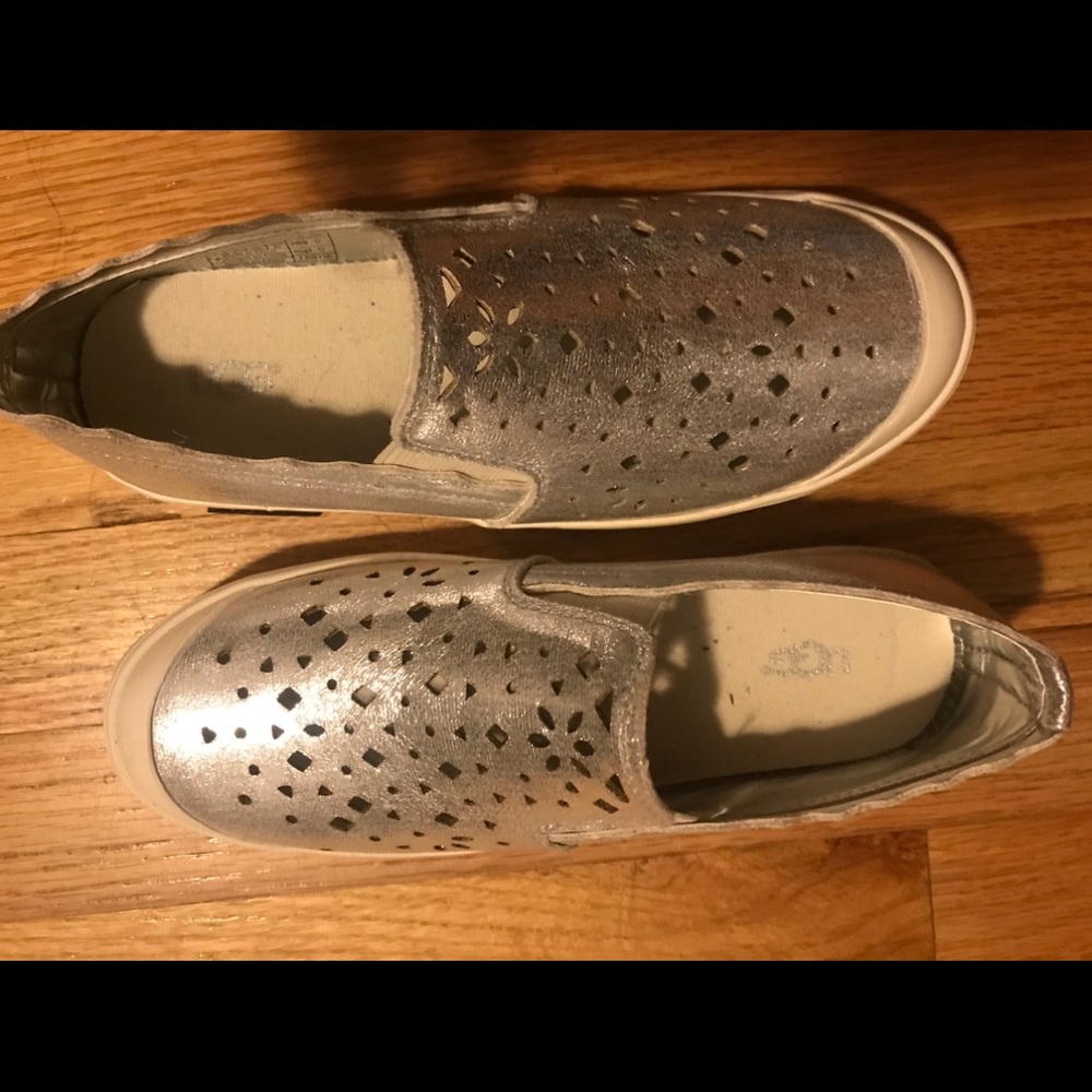 💞Beautiful Silver Girls Uggs💞